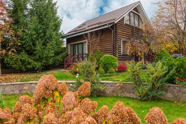 Chalets de jardin en bois : designs sur mesure pour votre espace