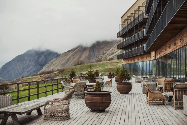 Terrasse en lame composite : robuste, élégante et facile d’entretien
